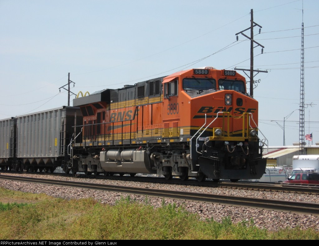 BNSF 5880